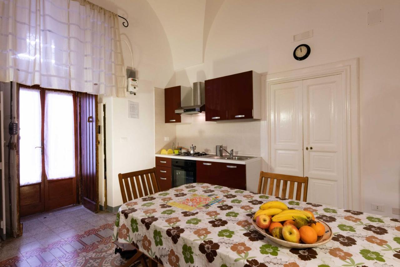Casa Vacanza La Stradella Остуни Экстерьер фото