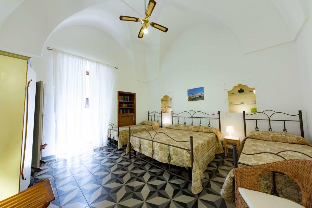 Casa Vacanza La Stradella Остуни Экстерьер фото